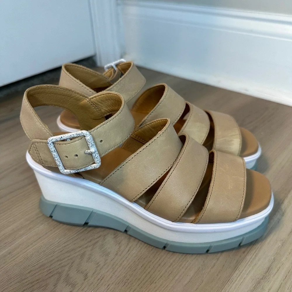 Sorel‎ Women's Joanie III Ankle Strap Wedge sandals Size 6 tan beige platform